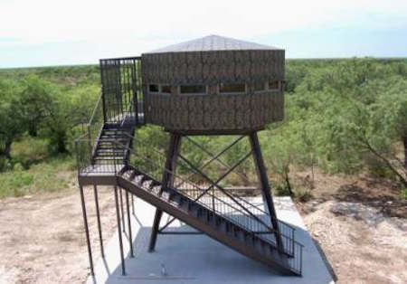 mega_stand_2