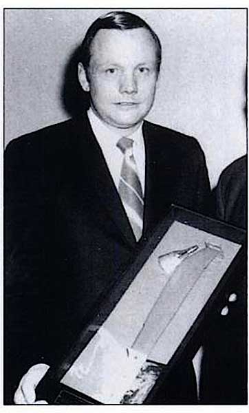neil armstrong case knives