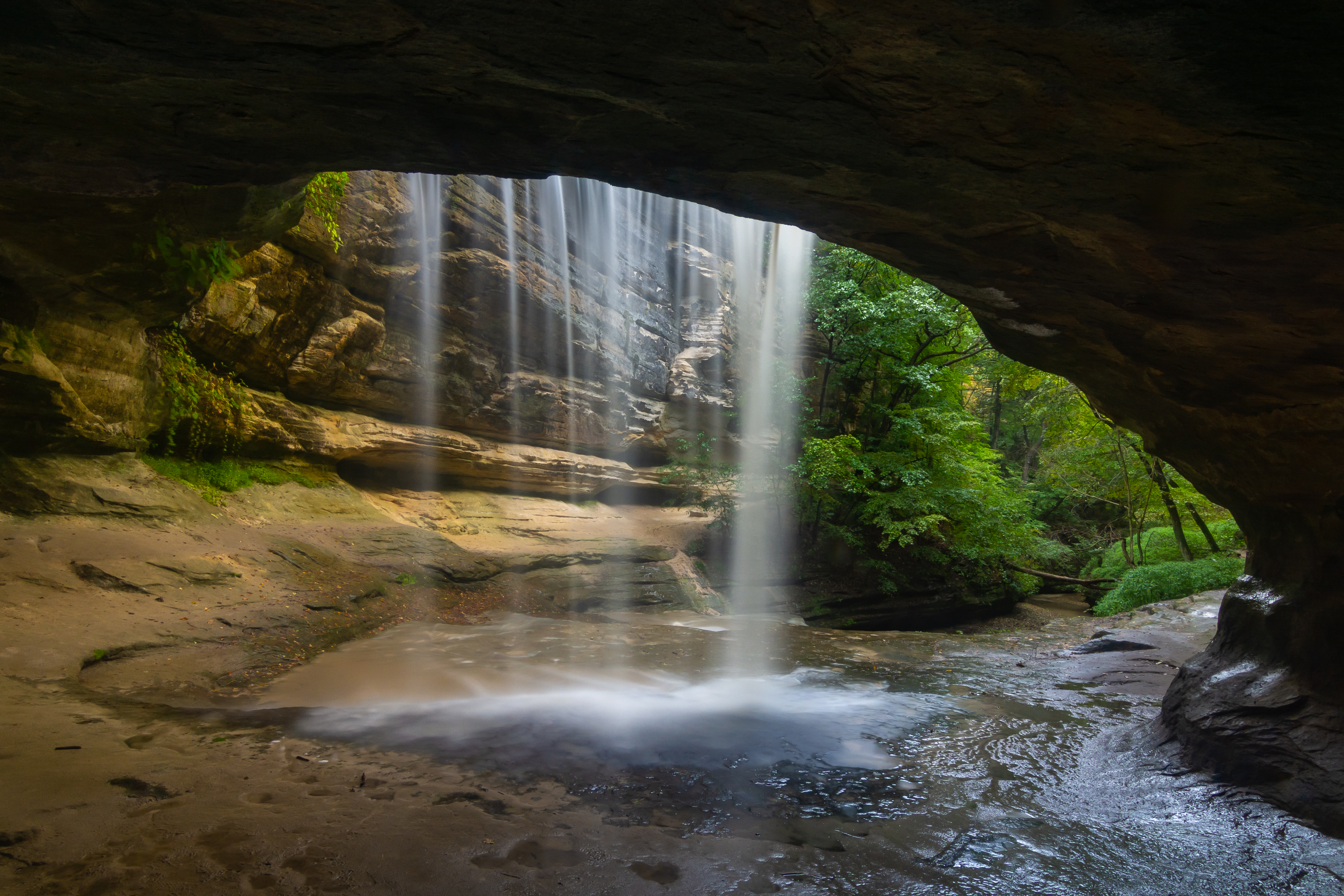 Waterfall in LaSalle Canyon on a Autumn morning.  Starved Rock State Park, Illinois, USA