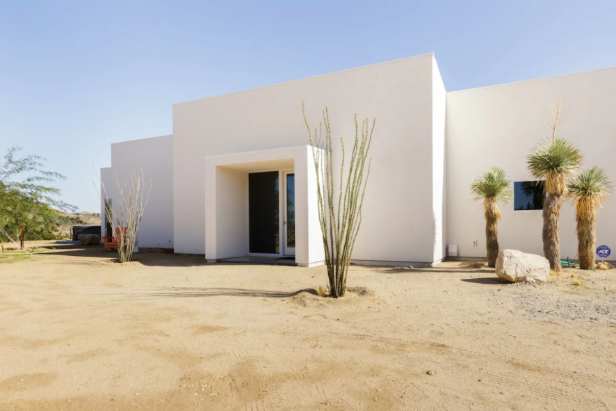 Tranquil, Modernist Desert Oasis in Joshua Tree