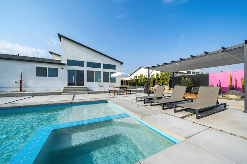 Airbnb Indio- The Sunray House