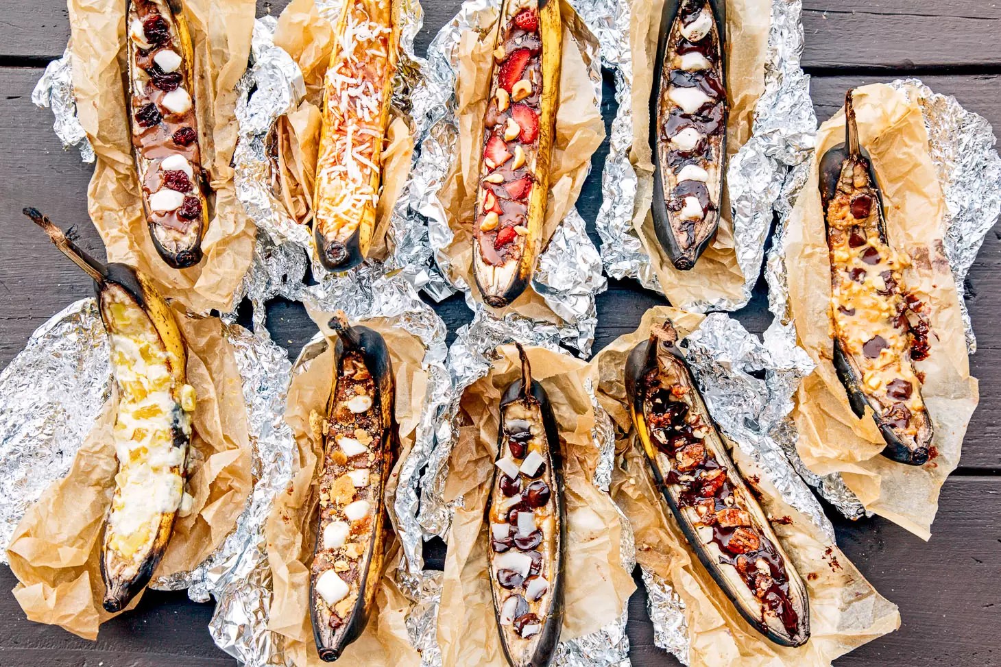 Grilled bananas stuffed with chocolate and fruit toppings