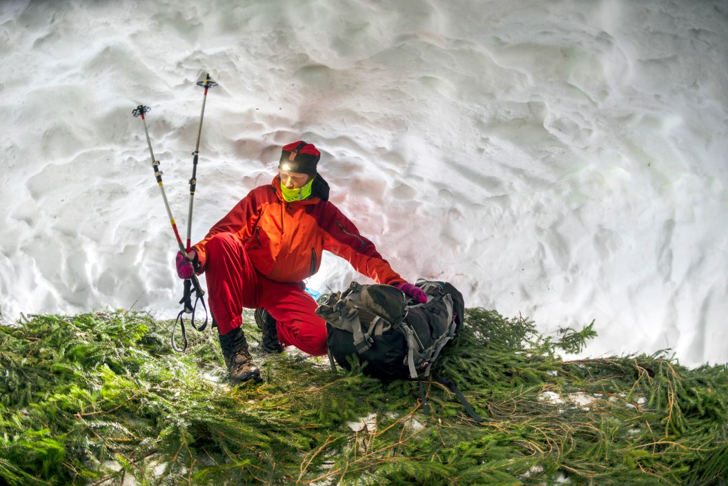 how to built a snow shelter