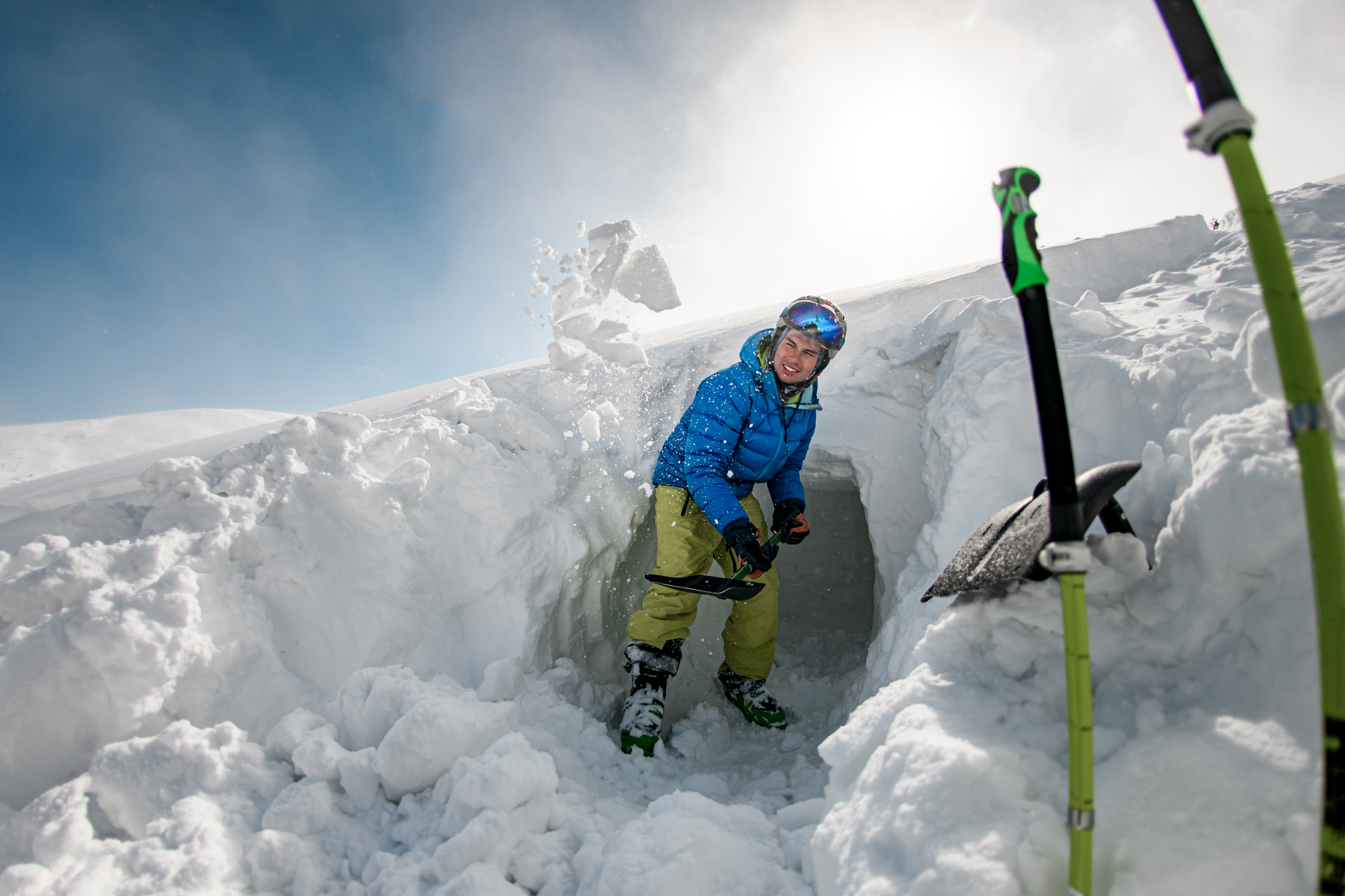 building a snow cave snowshelter