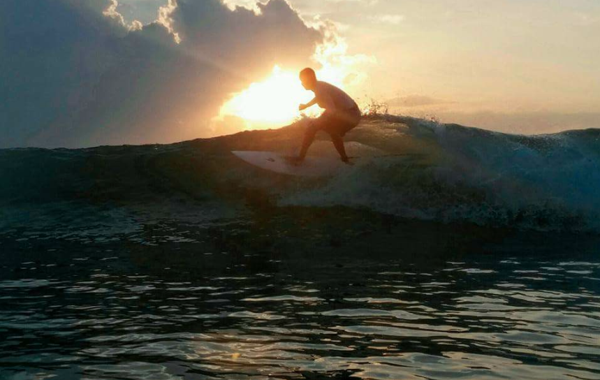 Florida surfer crashes into sandbar
