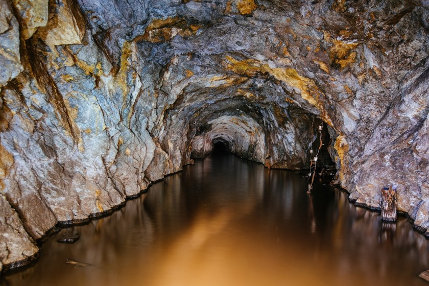 rush to save workers trapped in flooded coal mine