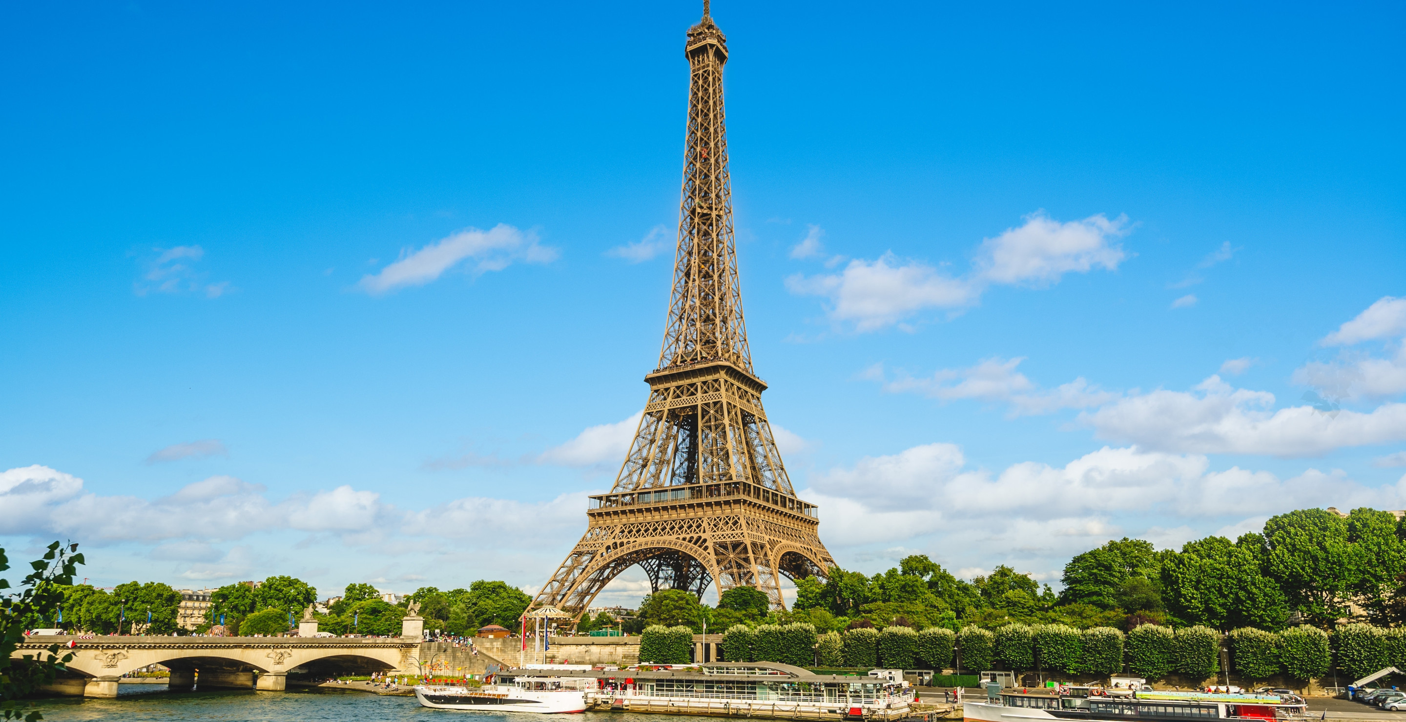 Solo Traveler Reveals The Most Overrated Places That You Visit In Europe