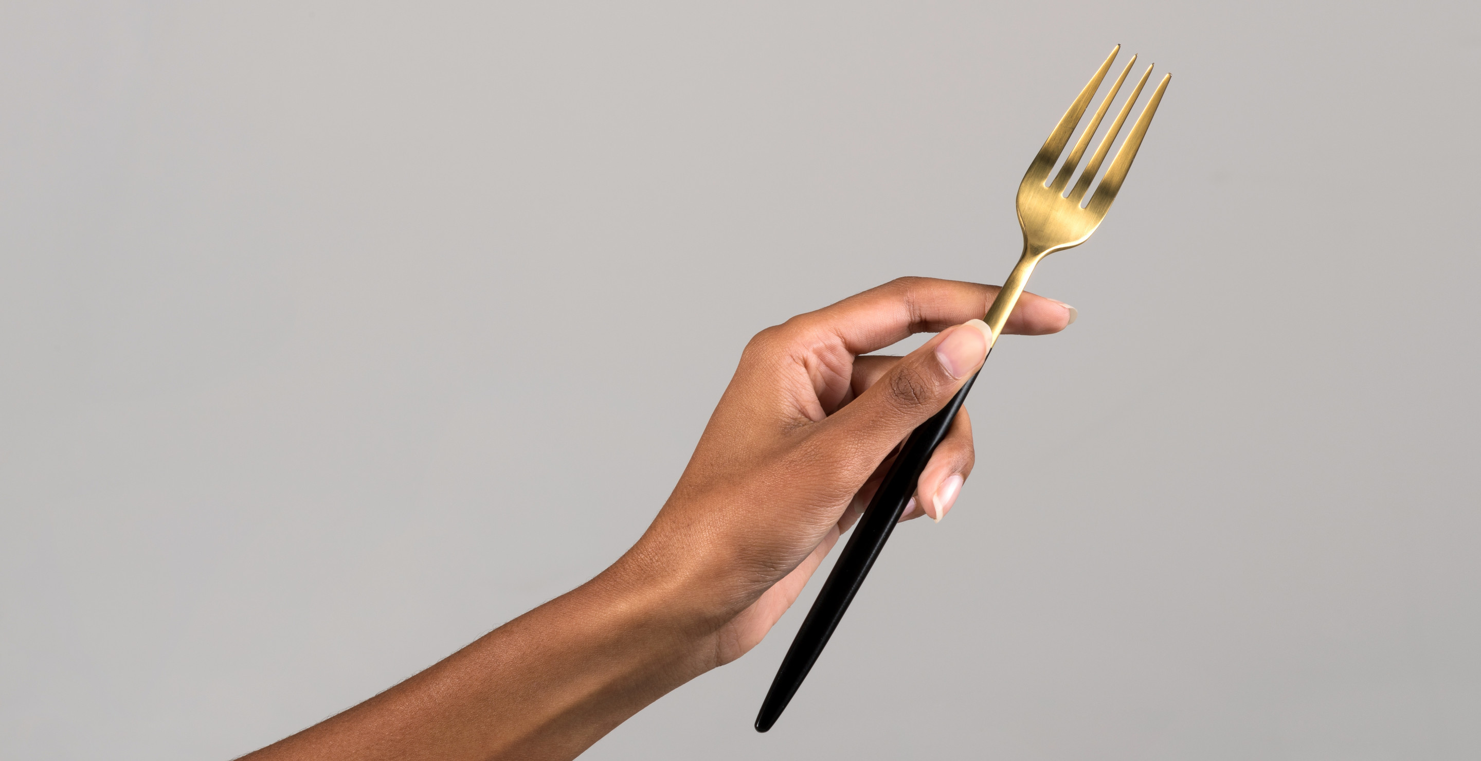 Plane Passenger Randomly Stabbed By Young Girl With Fork As Sleeping Mother Does Nothing