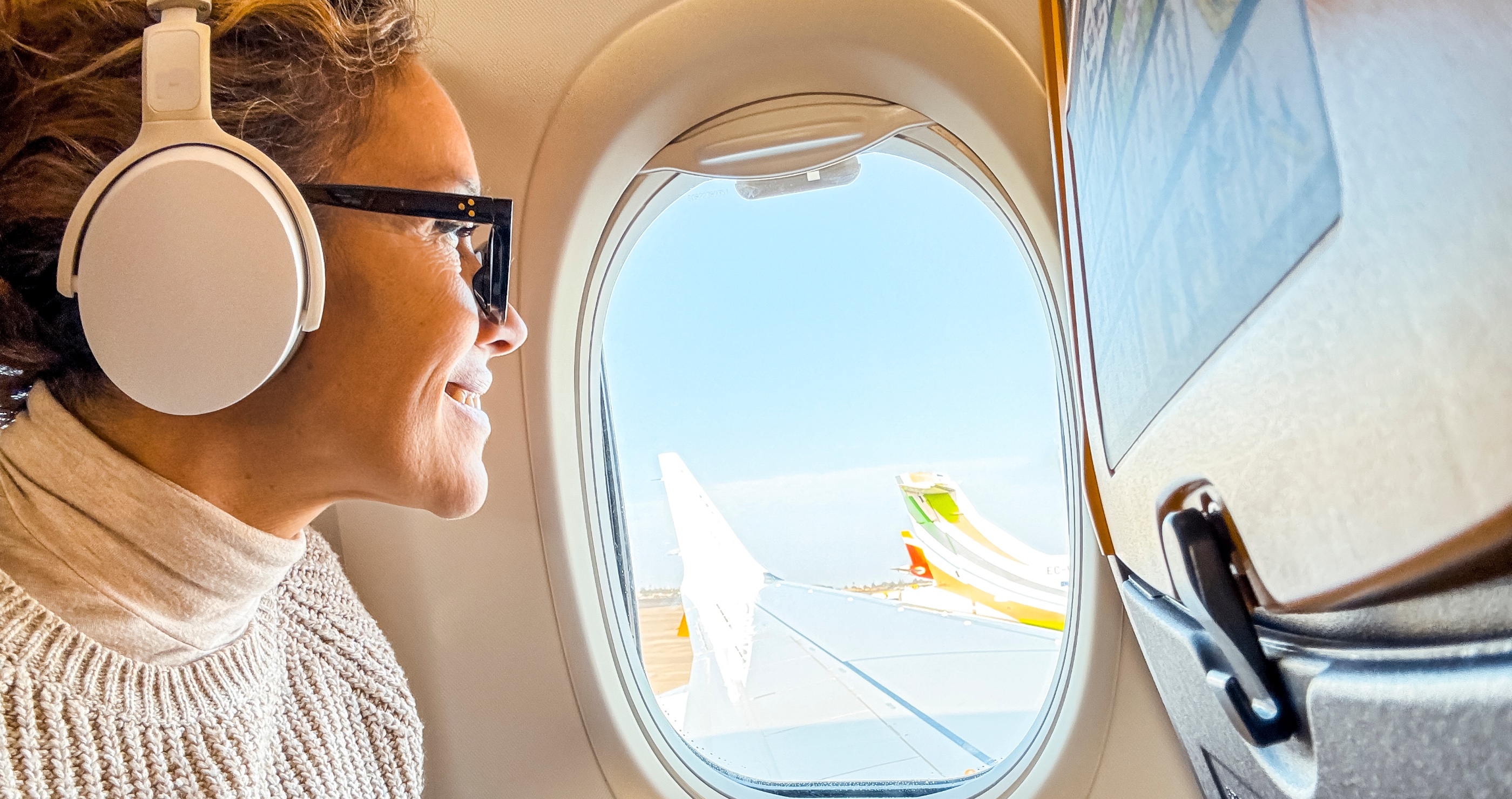10 Must-Have Items Flight Attendants Recommend Traveling With Noise Canceling Headphones