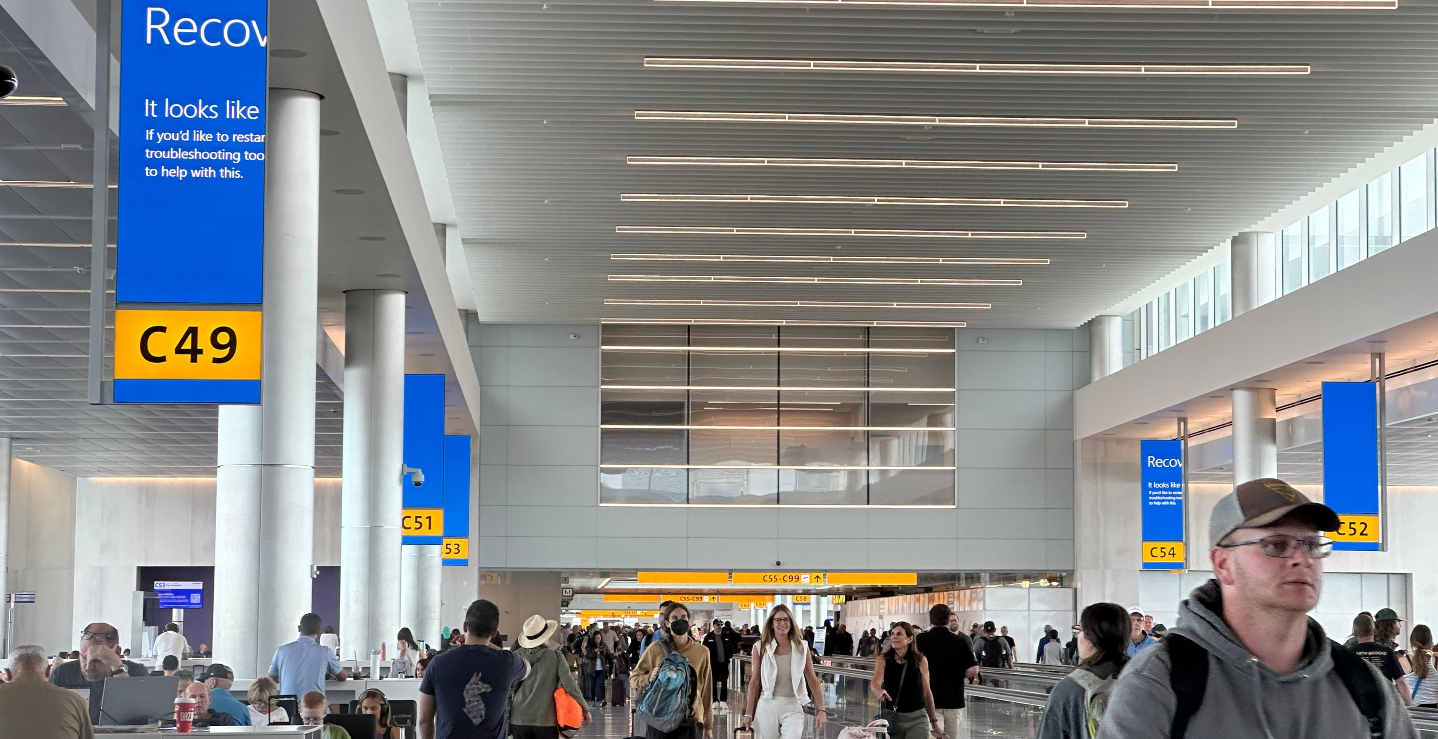 Major Airport Loses All Communications With Flights For More Than A Minute