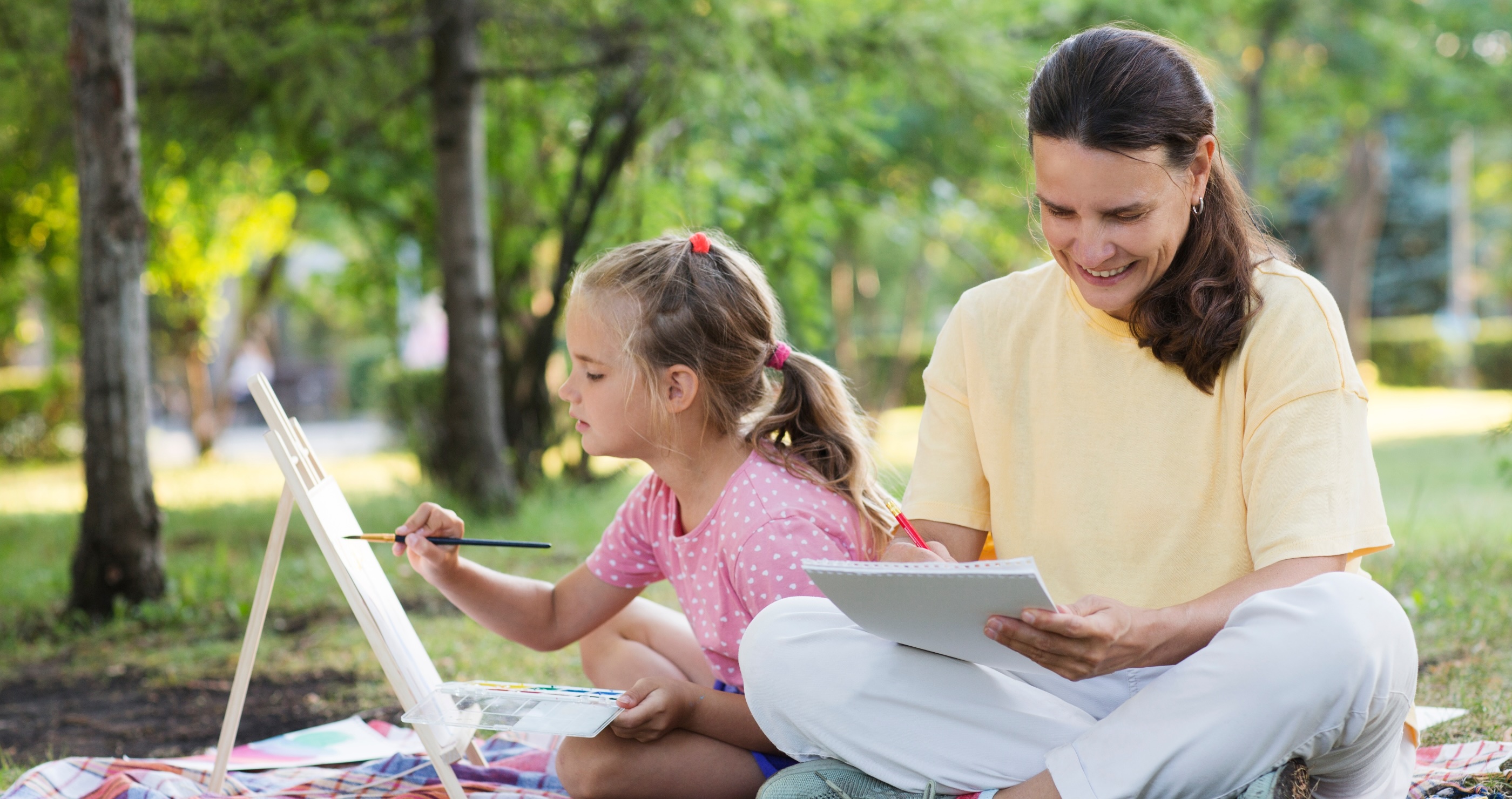 great mother's day ideas for an outdoorsy mom do an outdoor craft