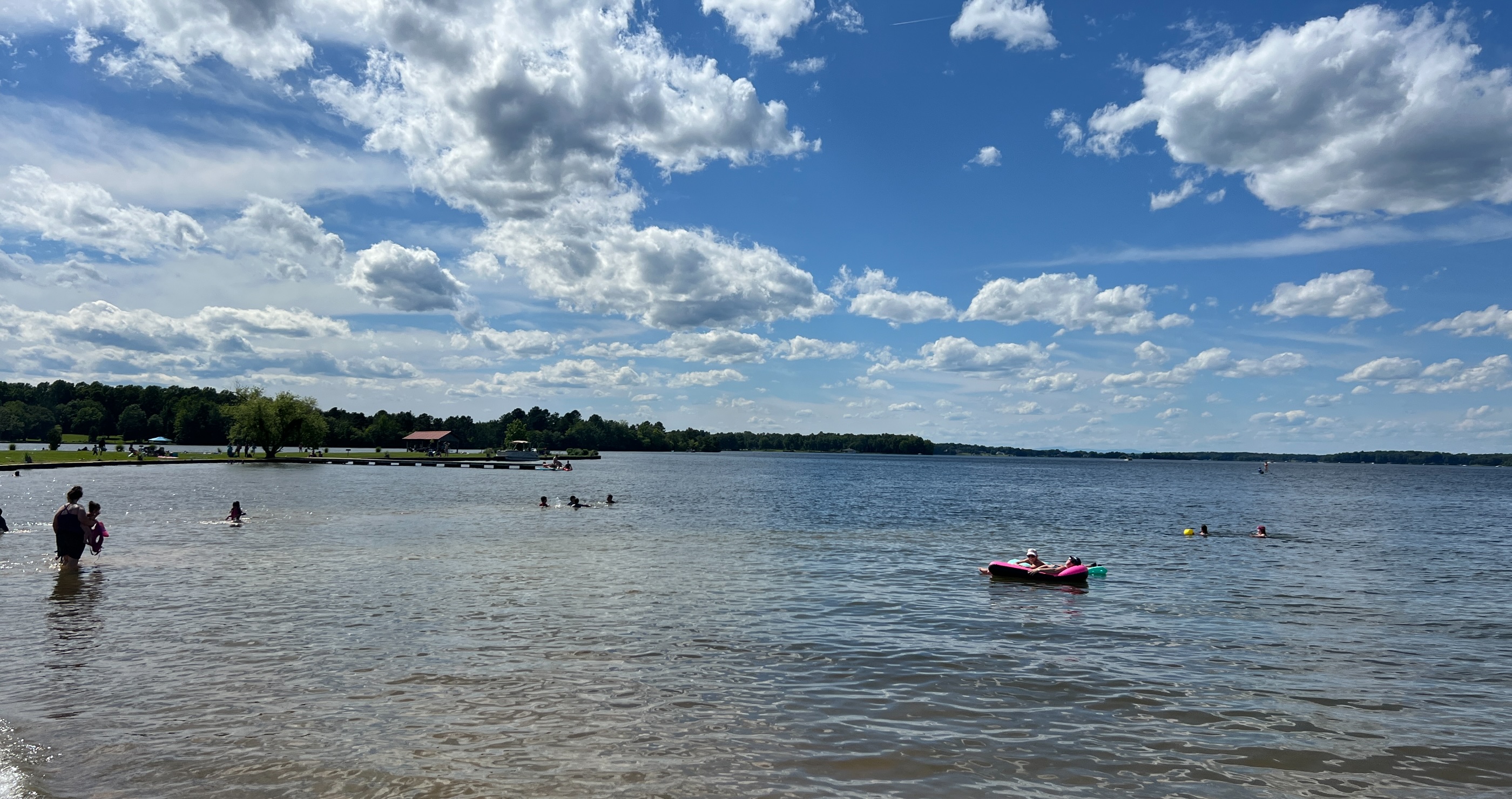 things you can do at the lake lounge on a floatie