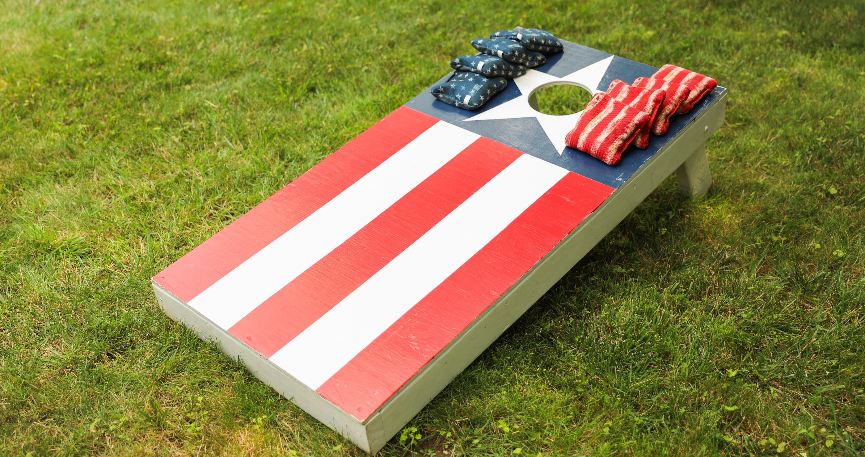 things you can do at the lake play corn hole