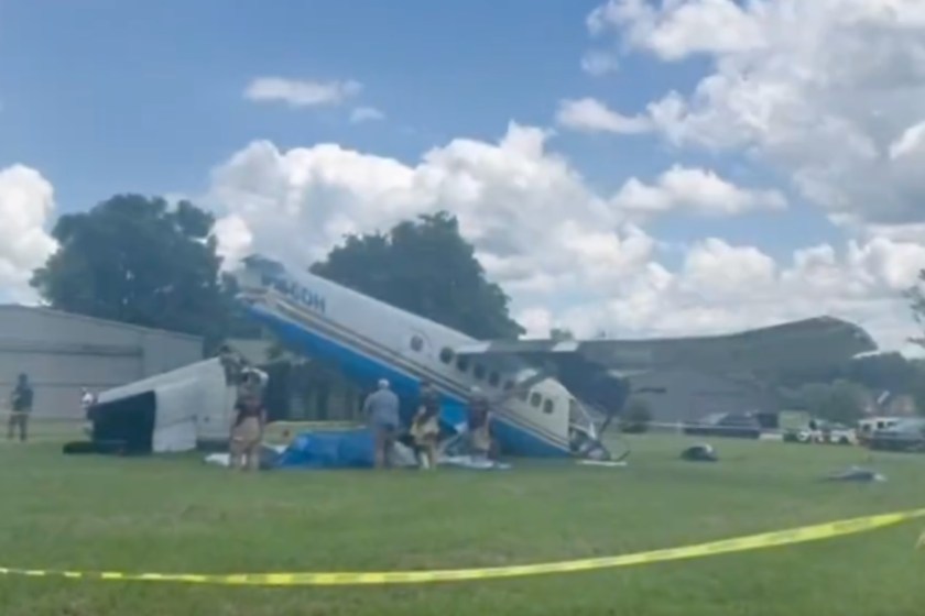 Skydiving plane crashes in Tennessee