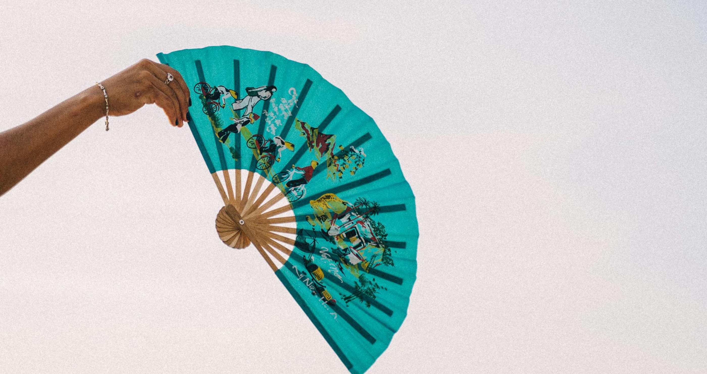 how to cool down when hiking in a heat wave handheld fan