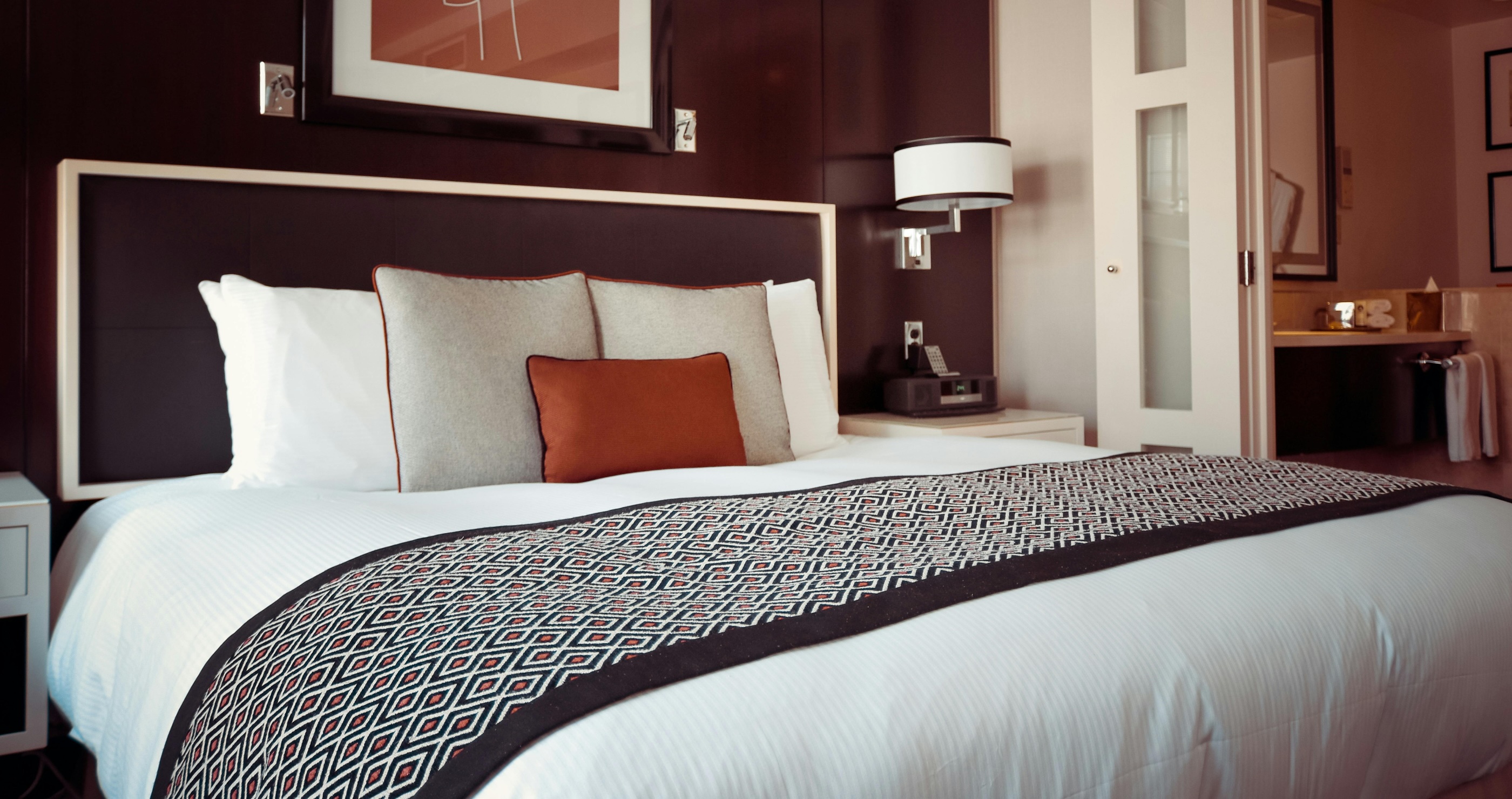 the dirtiest places in your hotel room the bed