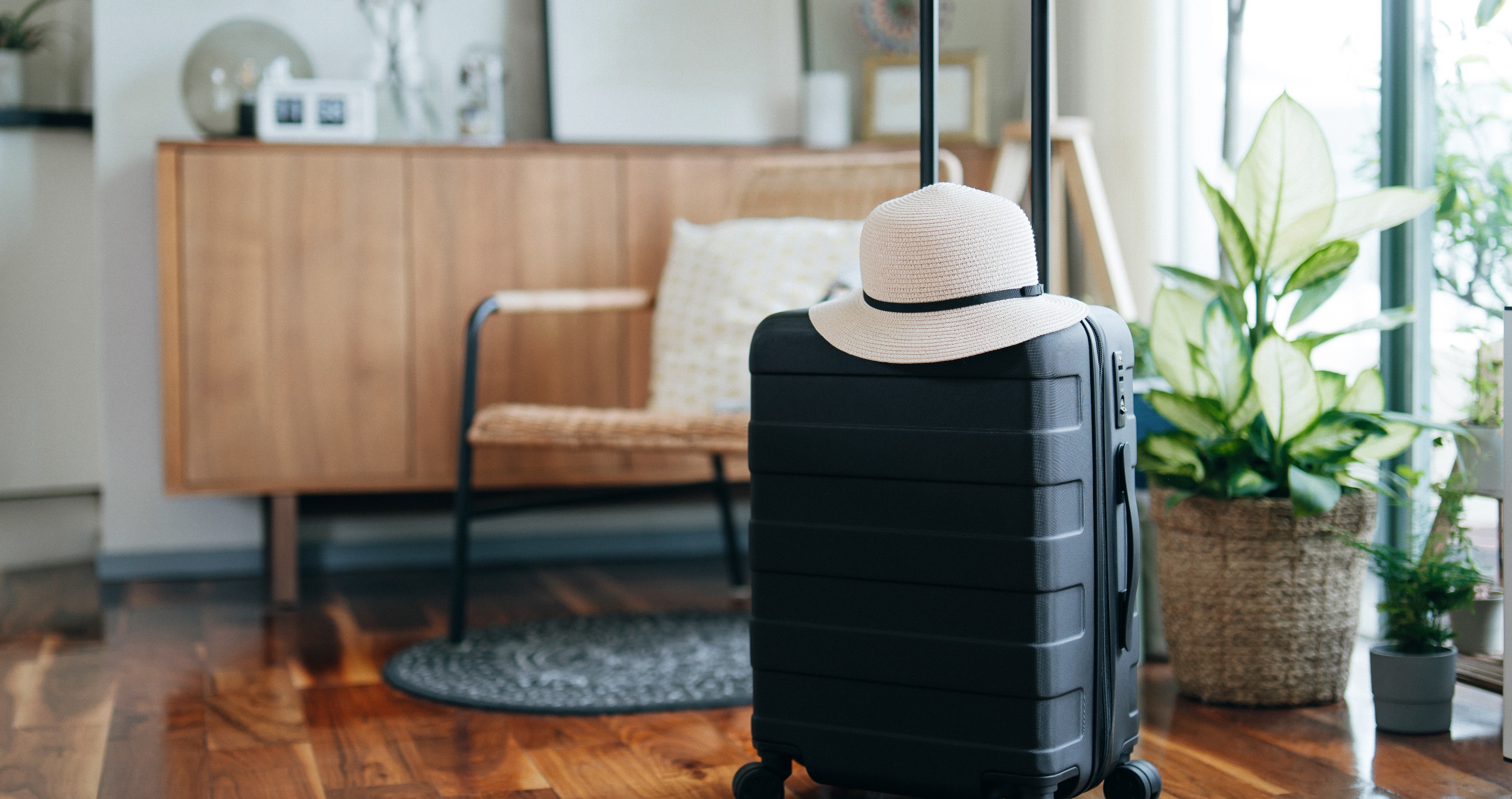 Frustrated Traveler Shares Footage From Her Shockingly Disgusting Airbnb
