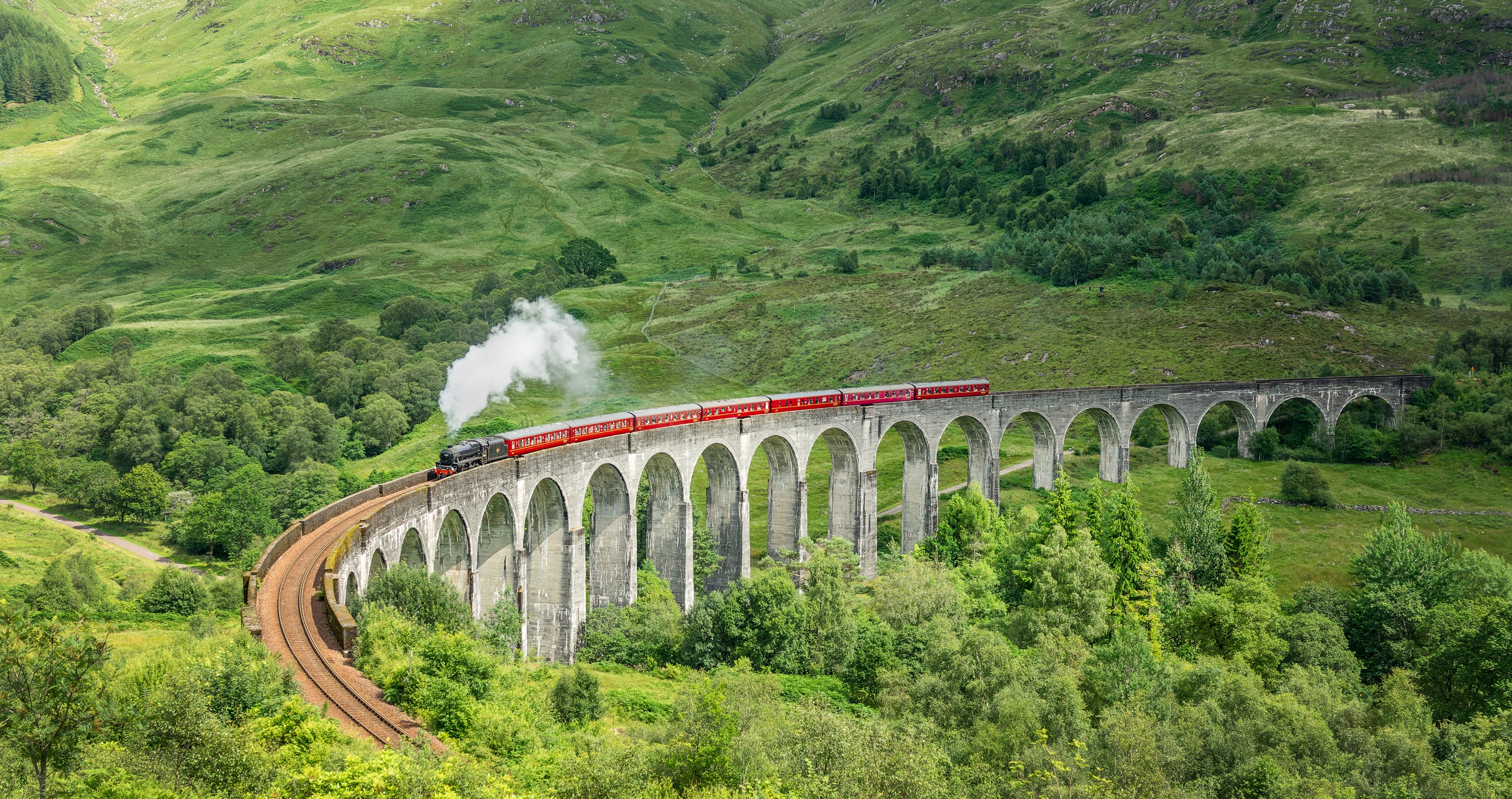 'Harry Potter' Fans Cause Chaos At Popular Tourist Attraction, Enraging Locals Hogwarts Express