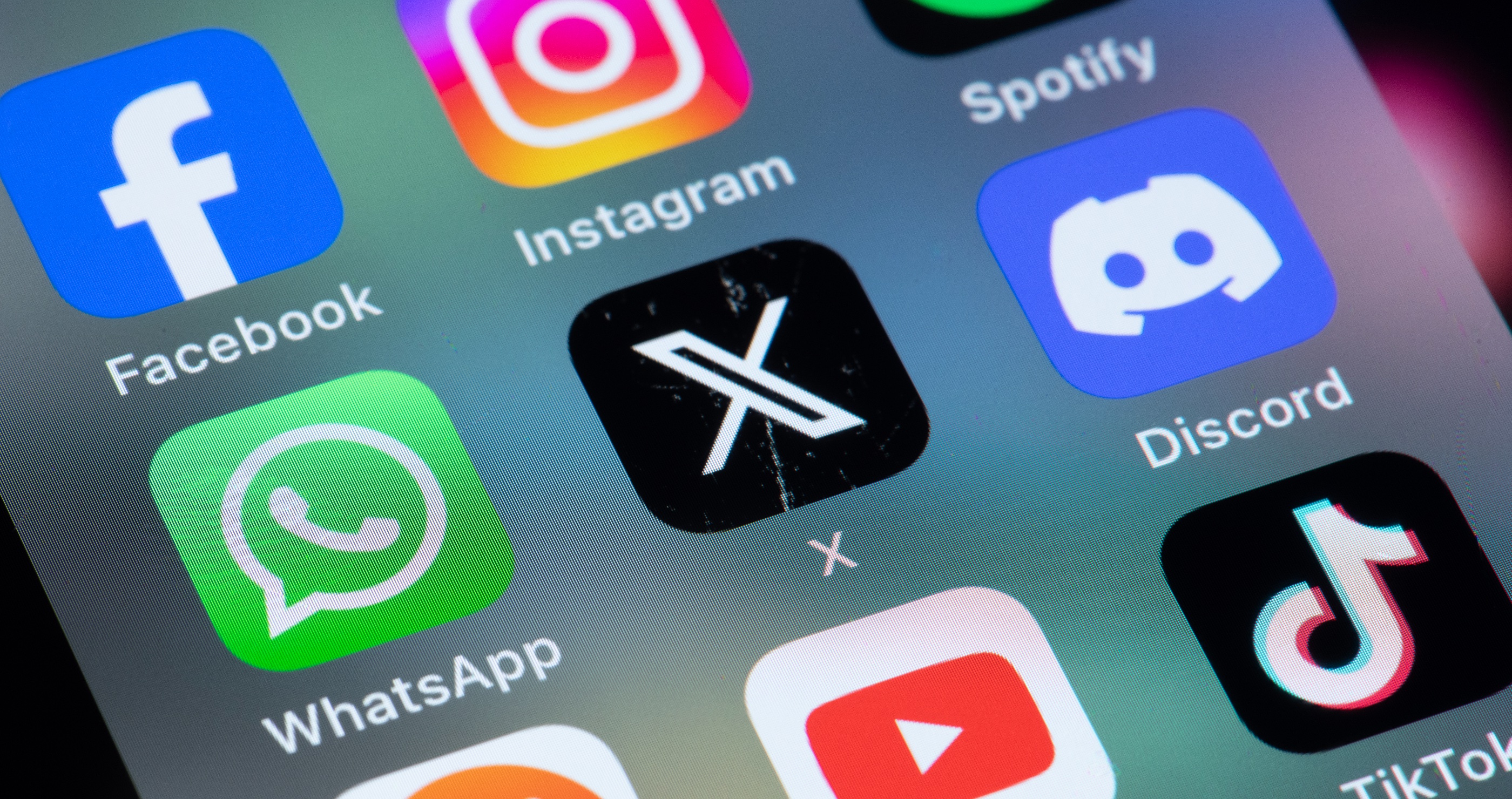 iPhone Users Warned To Update WhatsApp Following Cyberattack