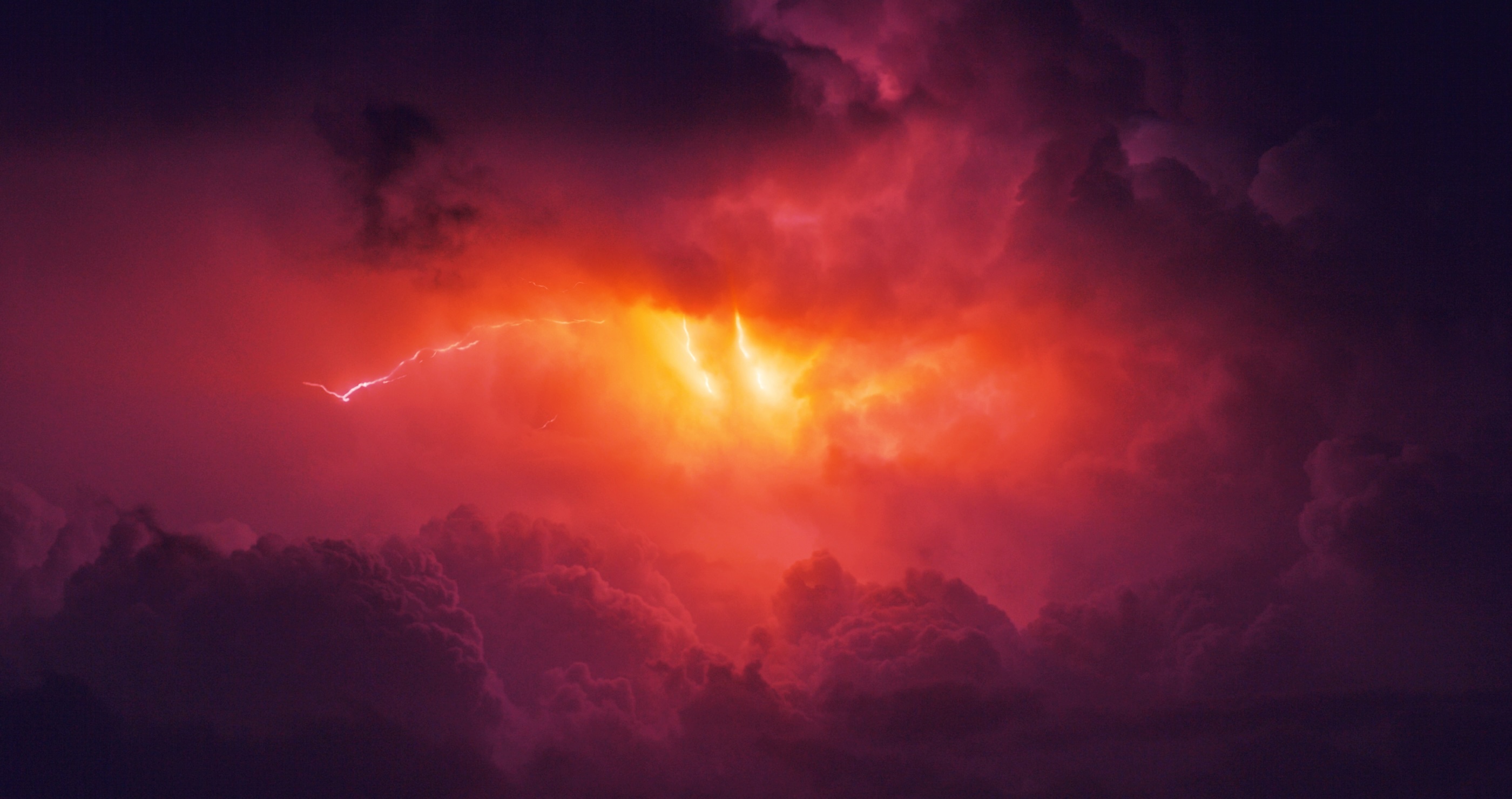 Frightening Red Jellyfish In The Sky Has People Thinking We Are In An Episode Of Stranger Things