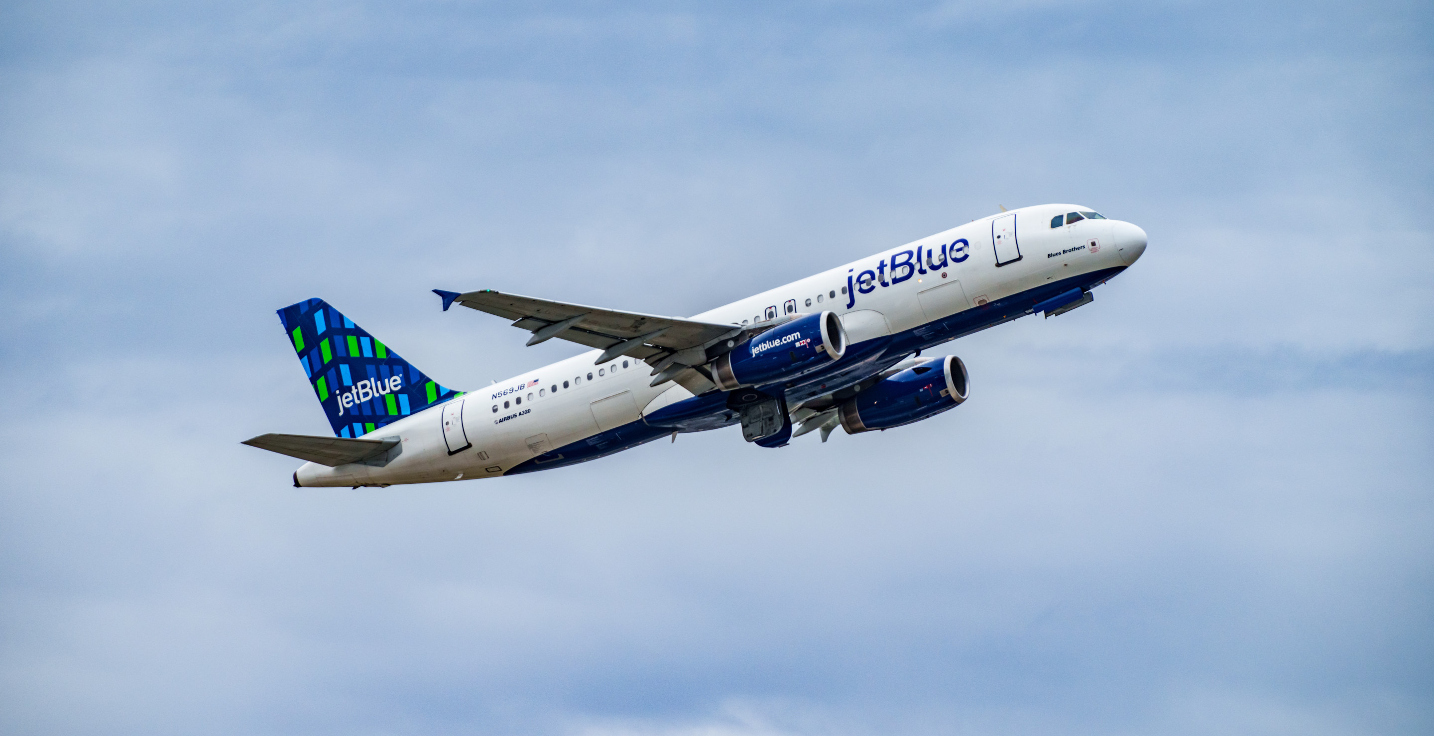 JetBlue Flight Narrowly Avoids Colliding With Air Force Tanker
