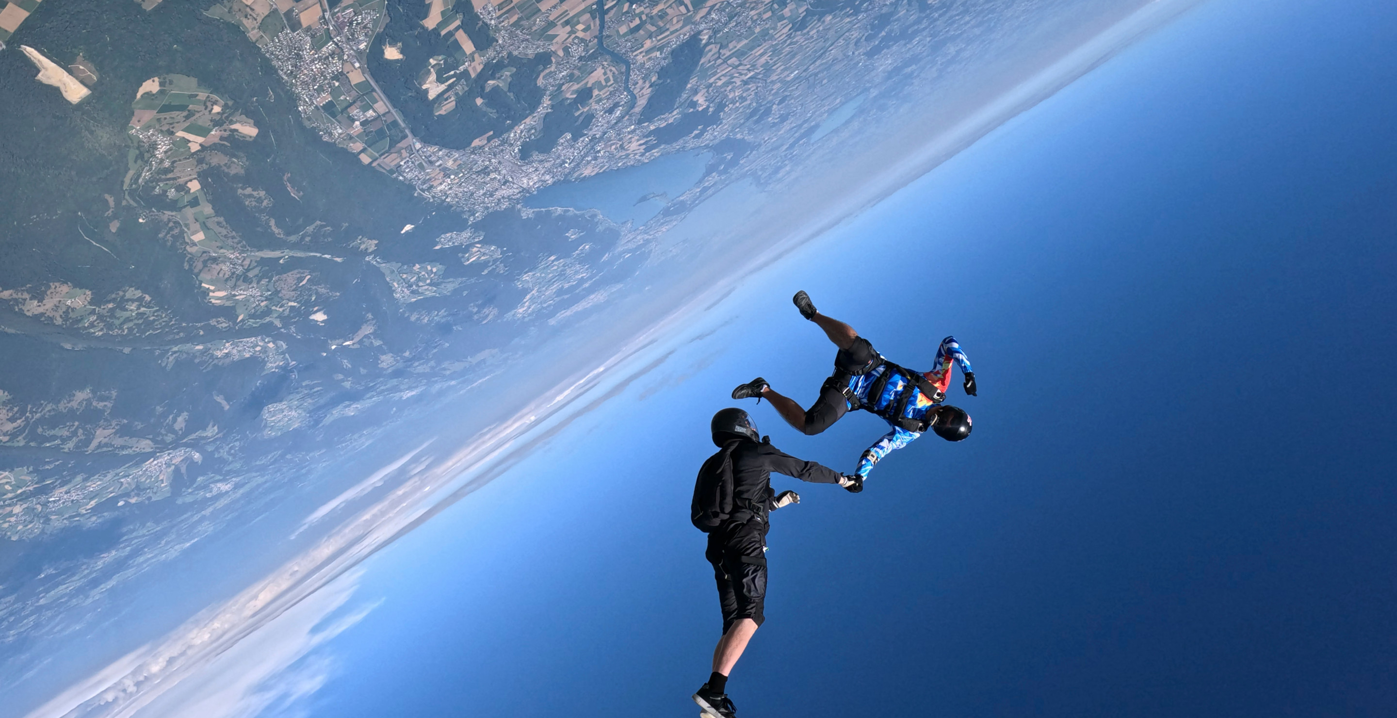 Two Skydivers Plunge To Their Deaths After Getting Parachutes Tangled Mid-Air