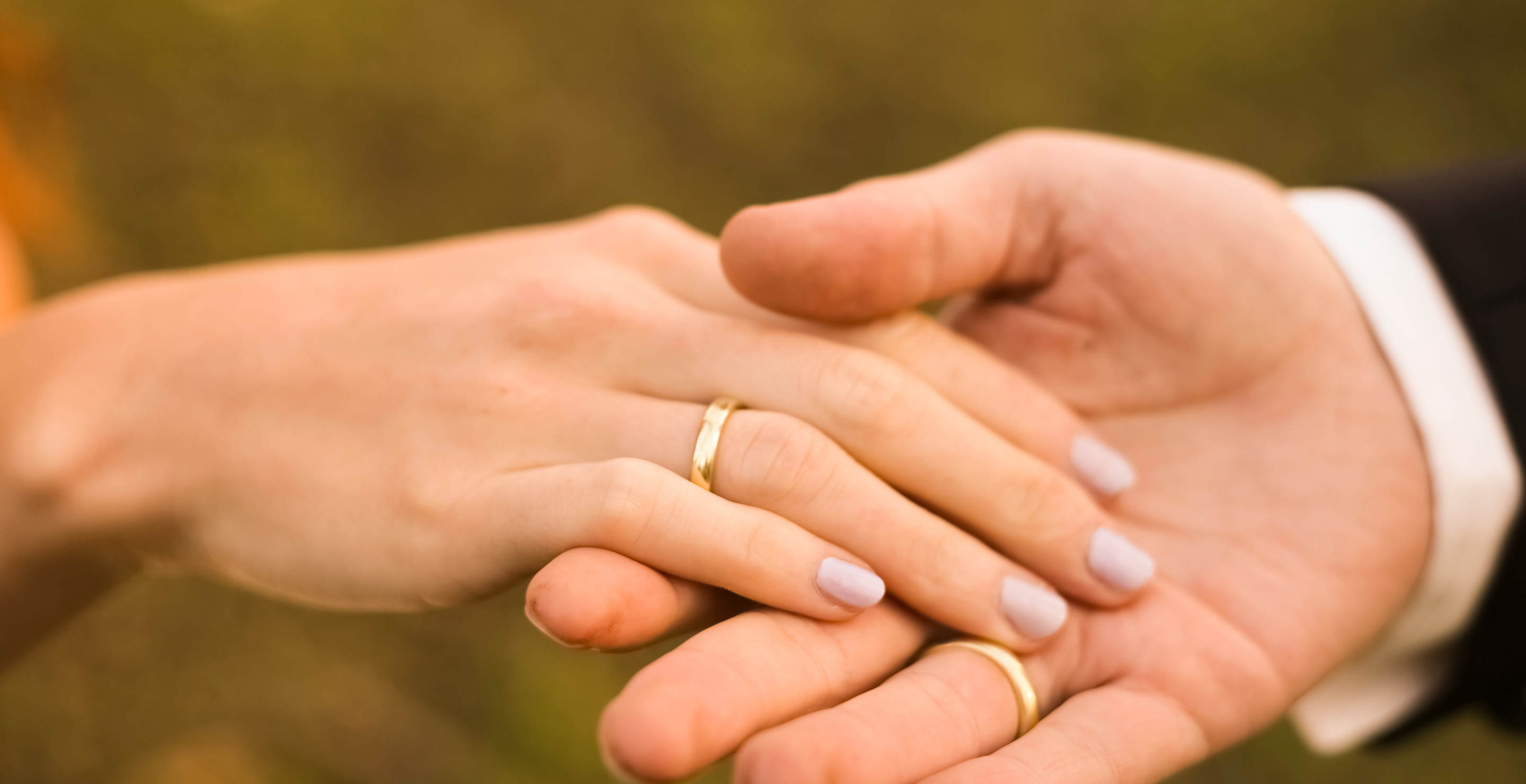 Couple Reunited With Lost Wedding Ring 5 Years After Dropping It Into A Lake