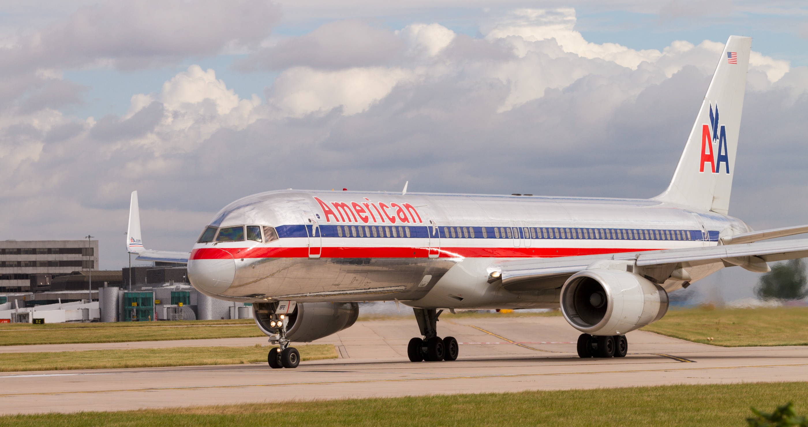 American Airlines Had An Emergency Landing After Crazed Passenger Threatened To Blow Up The Plane