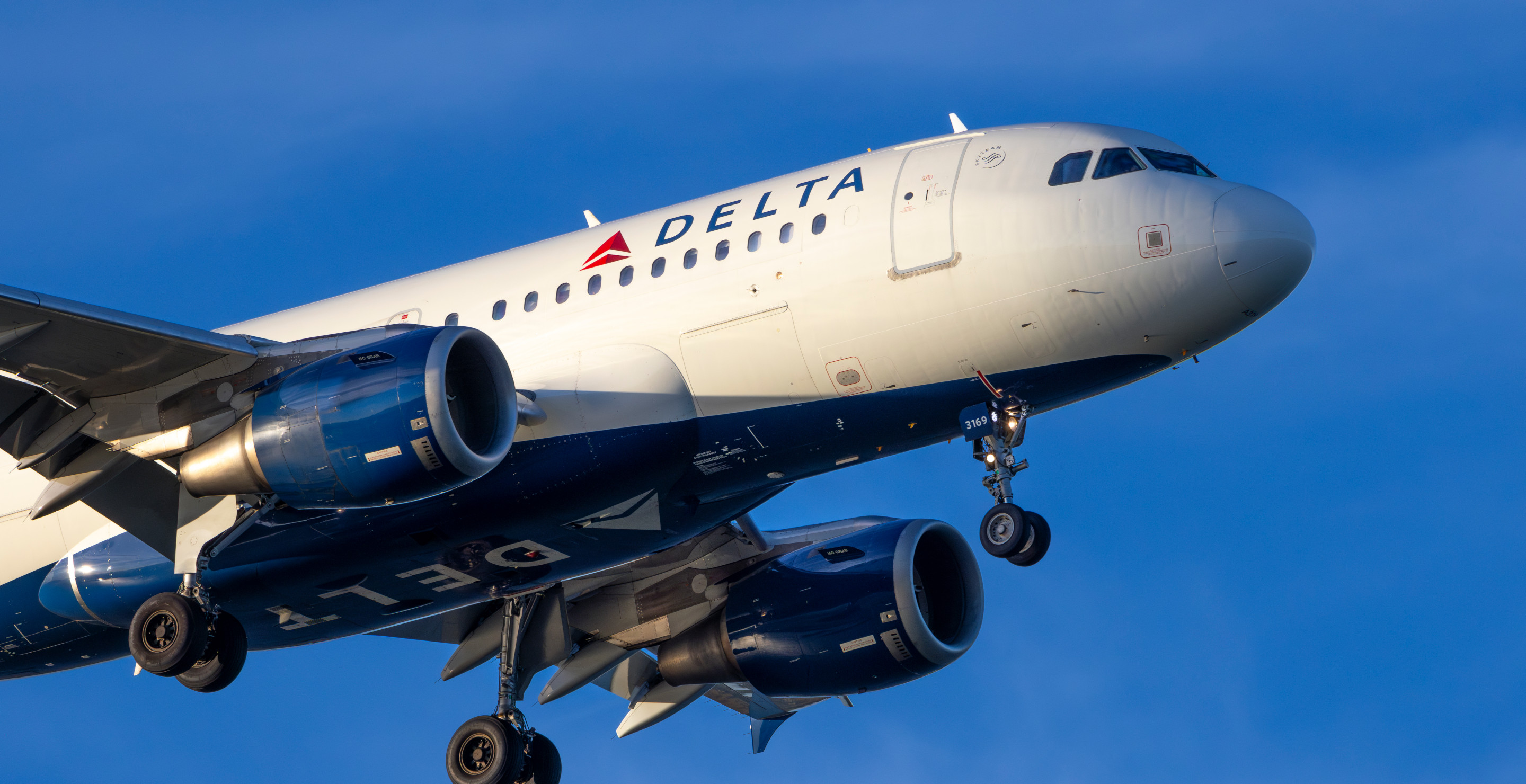 Delta Passenger Slams Airline Over Its Cheez-Its Bags Of All Things