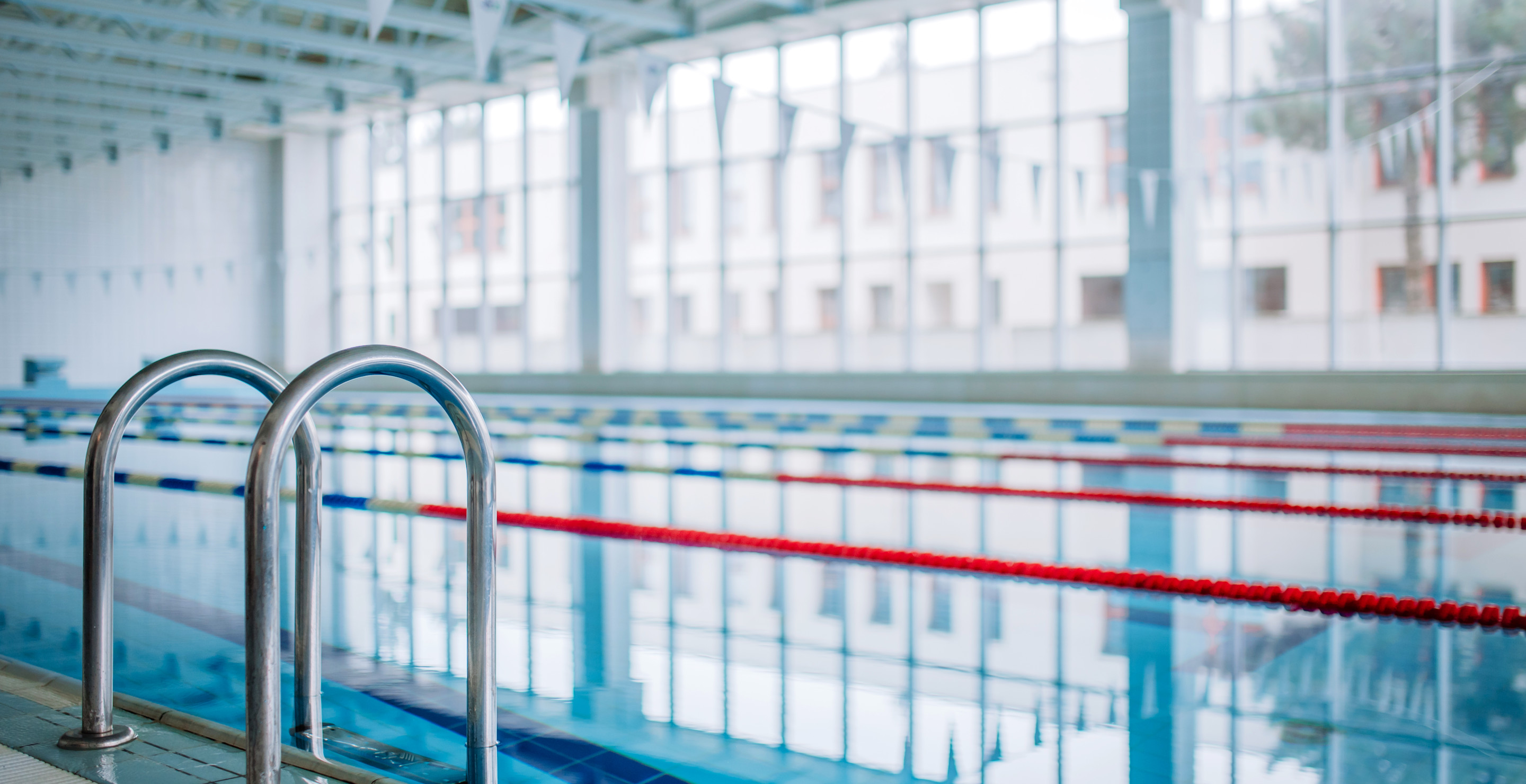 Woman Born Without Limbs Explains How She Swims